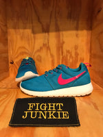 NIKE ROSHERUN Youth Size 5.5 Running Athletic Shoes Sneakers