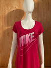 NIKE LOOSE FIT Graphic Print Adult T-Shirt Tee Shirt M Medium MD Red Shirt