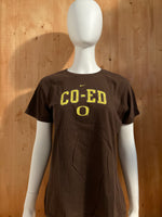 NIKE "CO ED" OREGON Graphic Print Kids Youth Unisex T-Shirt Tee Shirt XL Xtra Extra Large Brown Shirt