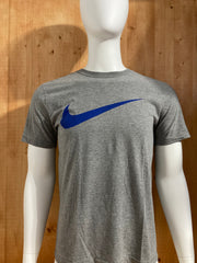 NIKE "SWOOSH" REGULAR FIT Graphic Print Adult T-Shirt Tee Shirt M Medium MD Gray Shirt