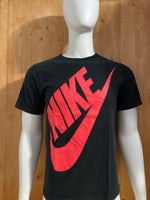 NIKE "SWOOSH" REGULAR FIT Graphic Print Adult T-Shirt Tee Shirt S SM Small Black Shirt