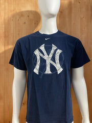 NIKE "NY YANKEES" MLB BASEBALL LOOSE FIT Graphic Print Adult T-Shirt Tee Shirt M MD Medium Dark Blue Shirt