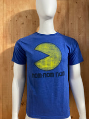 NAMCO "PAC MAN" NOM NOM NOM Graphic Print Adult T-Shirt Tee Shirt M MD Medium Blue Shirt